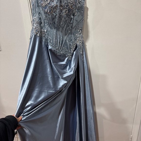 dress - Picture 4 of 7